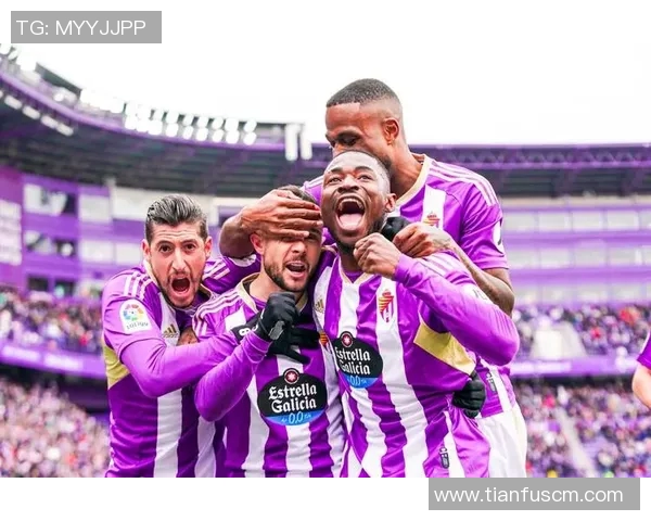 西甲激战巴拉多利德主场迎战豪门巴塞罗那争夺三分的精彩对决