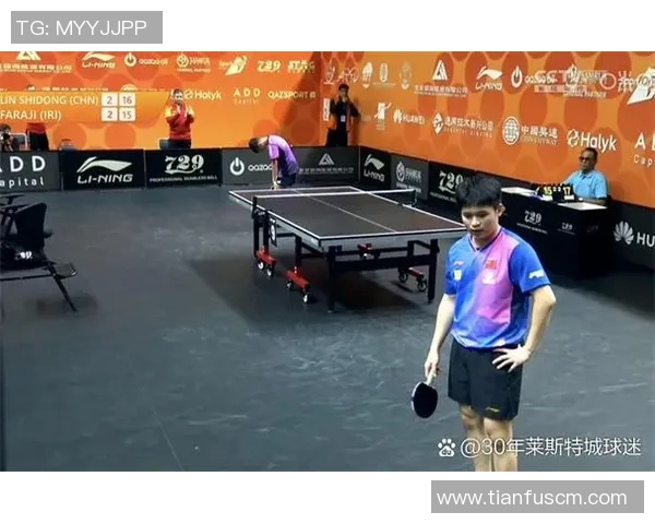 高尔夫球比赛精彩纷呈，顶级选手角逐冠军荣耀，赛场激烈竞争不断