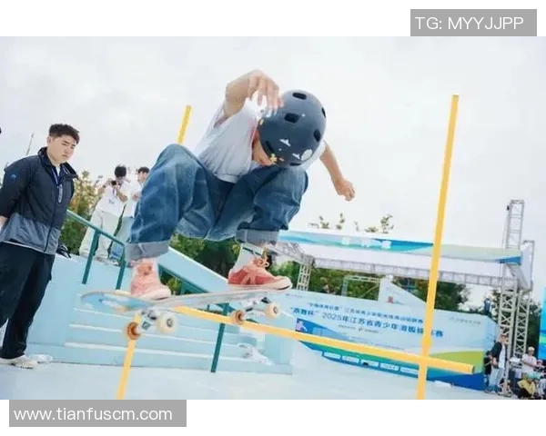 北京滑板队在世界攀岩锦标赛中以63分领先其他队伍展现强劲实力