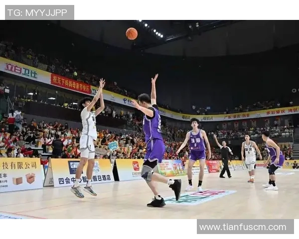 广州篮球队的比赛节奏与战术分析探讨篮球魅力与团队协作的重要性