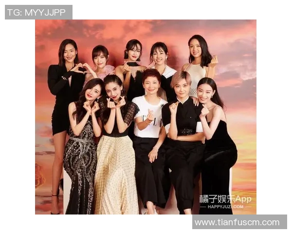 刘雯与足球明星亲密合影视频曝光展现运动与时尚完美结合 刘雯与足球明星亲密合影视频曝光展现运动与时尚完美结合